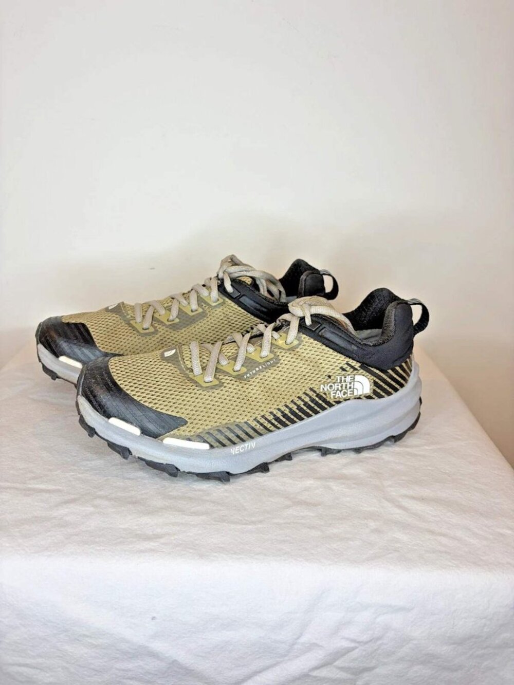 The North Face Vectiv Fastpack Futurelight Women's Shoes Sz 6.5 Hiking Tan Black